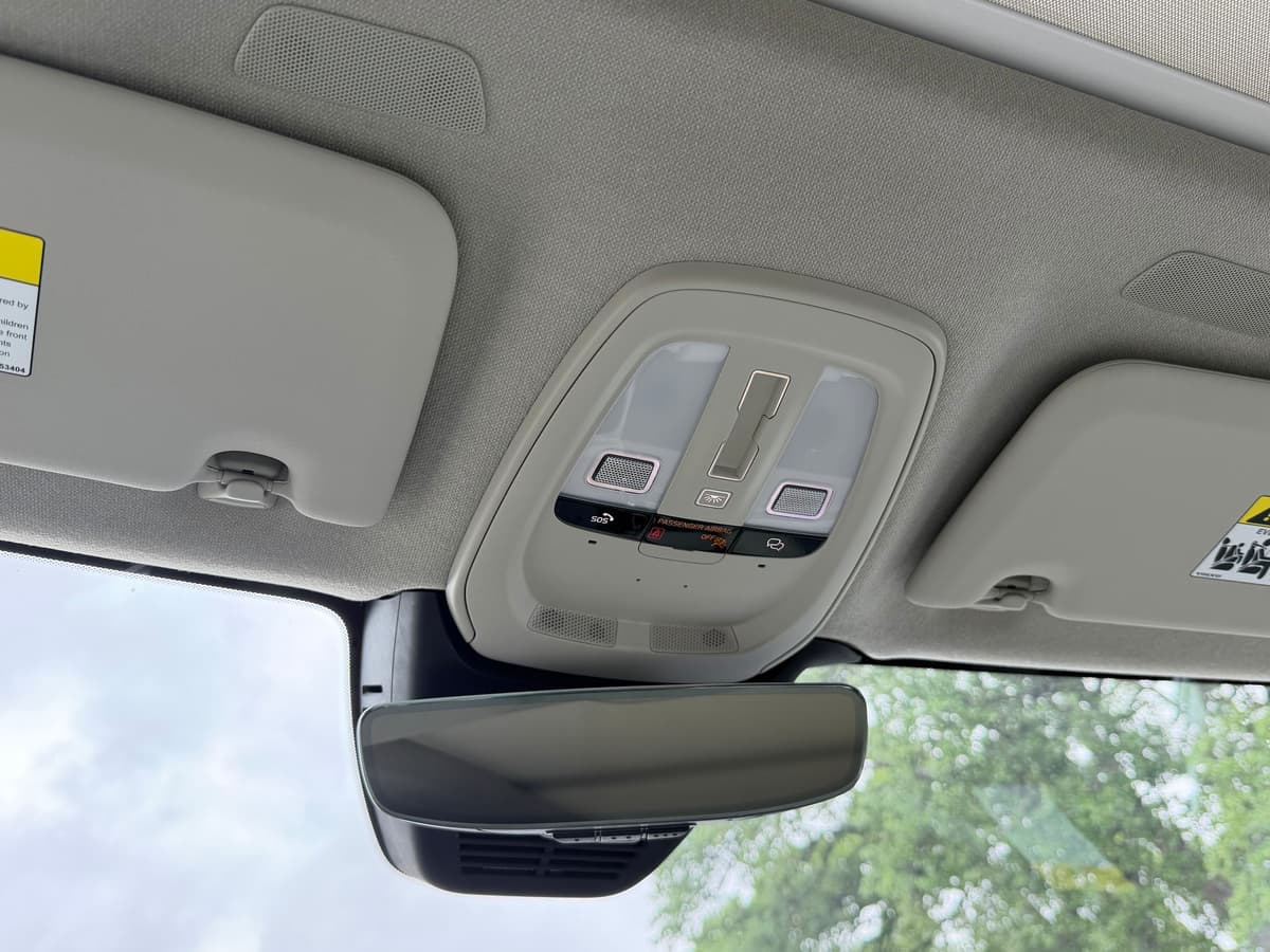 2026 Volvo XC40 - Image 15