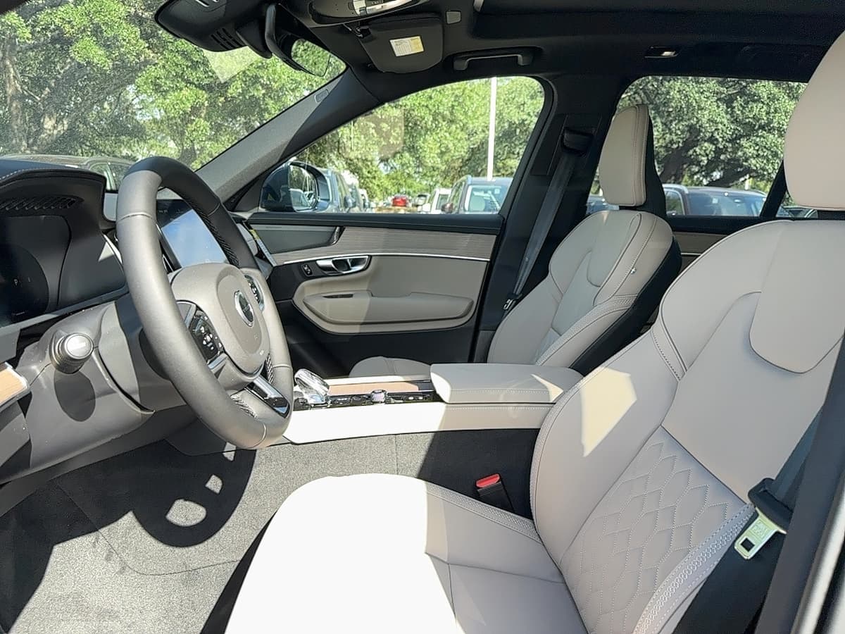 2026 Volvo XC90 - Image 11
