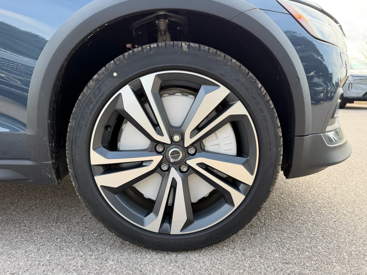 2026 Volvo V60 Cross Country - Image 7