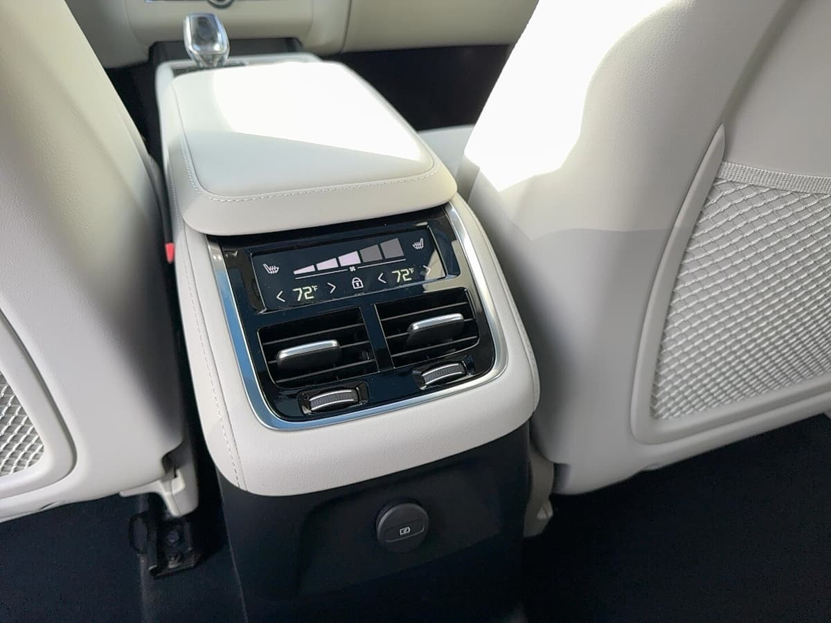 2026 Volvo XC90 plug-in hybrid - Image 15