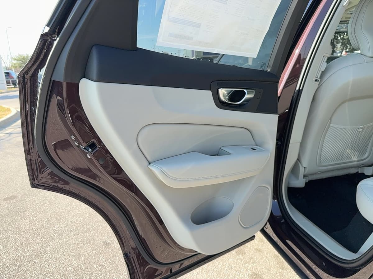 2026 Volvo XC60 - Image 14