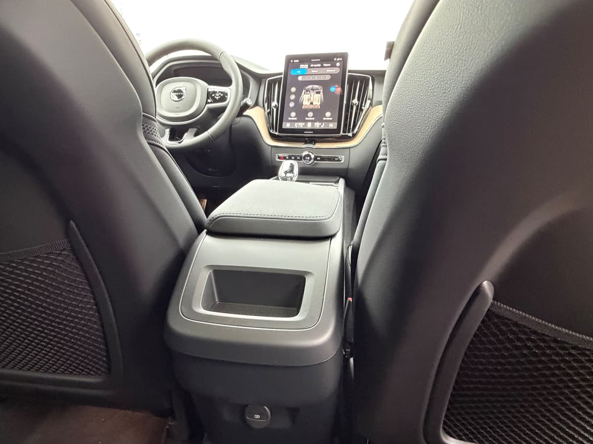 2026 Volvo XC60 - Image 11
