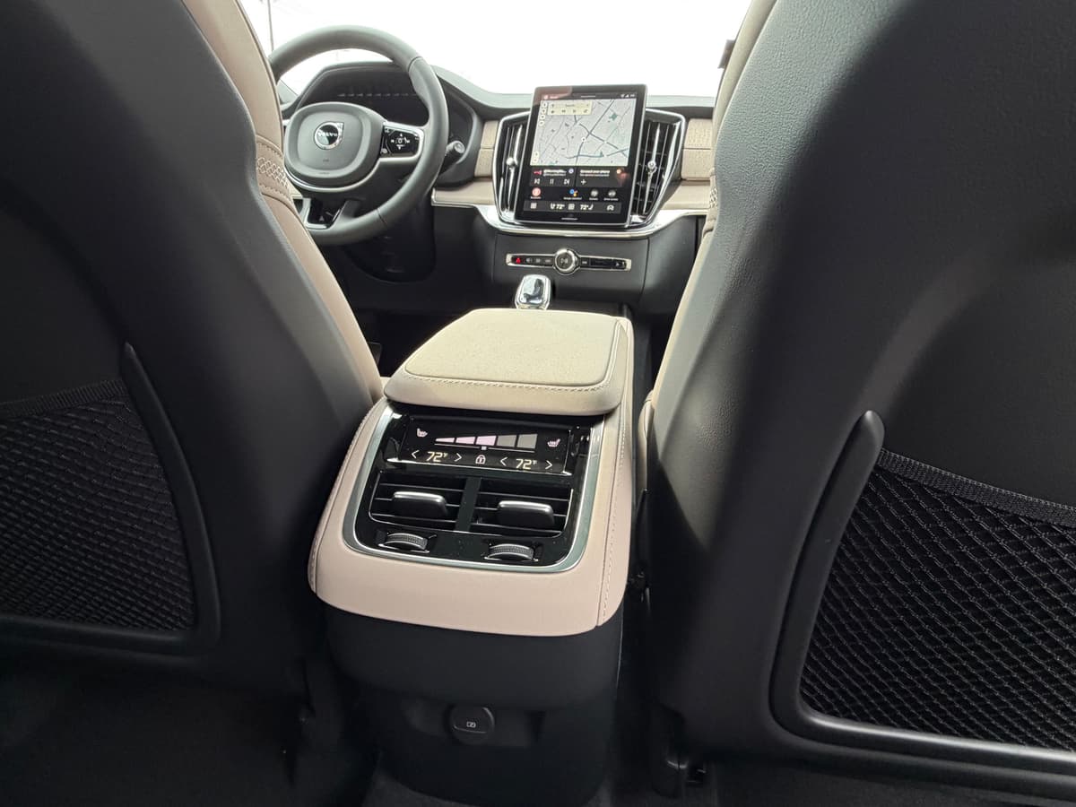 2026 Volvo XC90 - Image 12