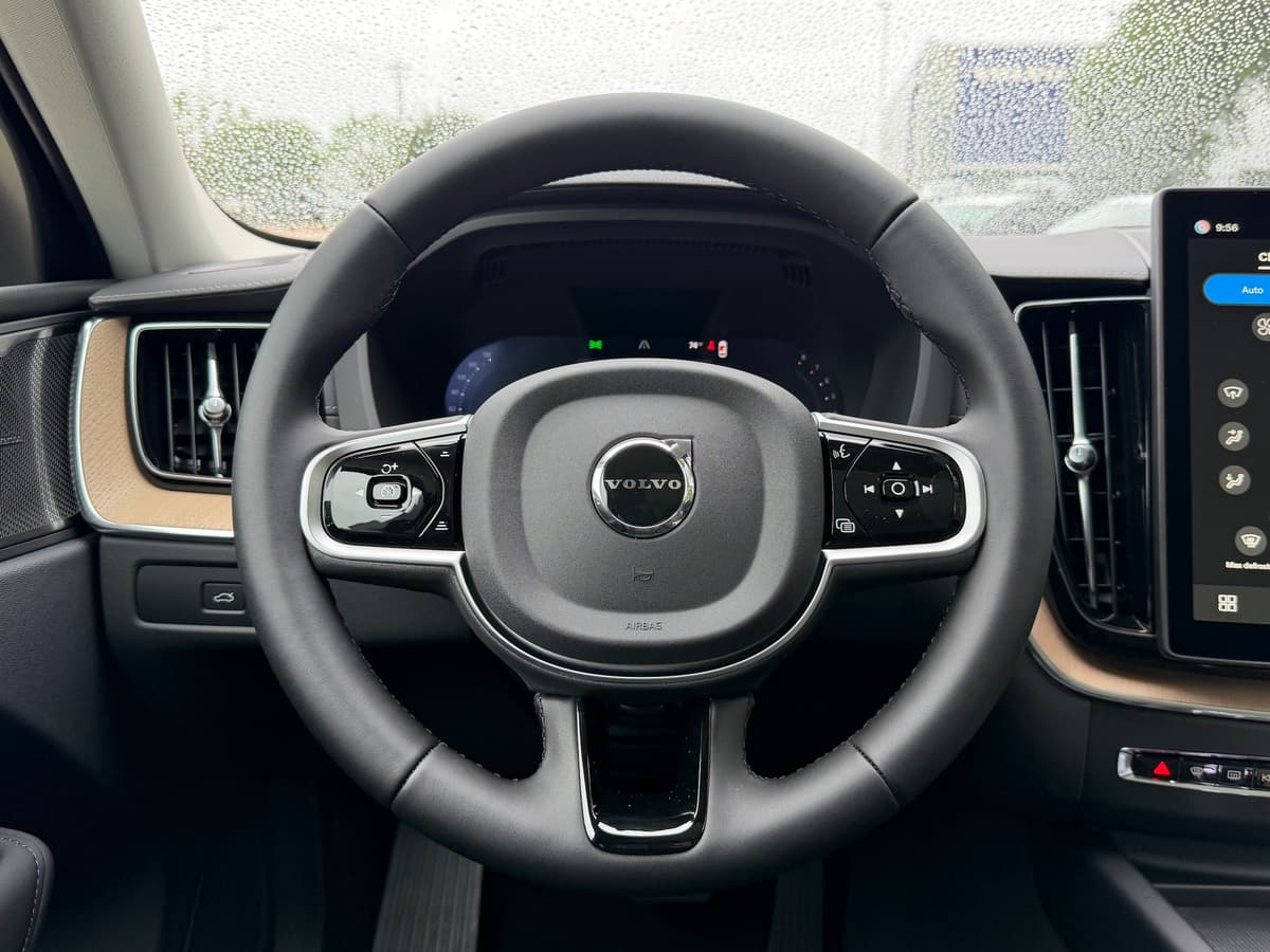 2026 Volvo XC60 - Image 14