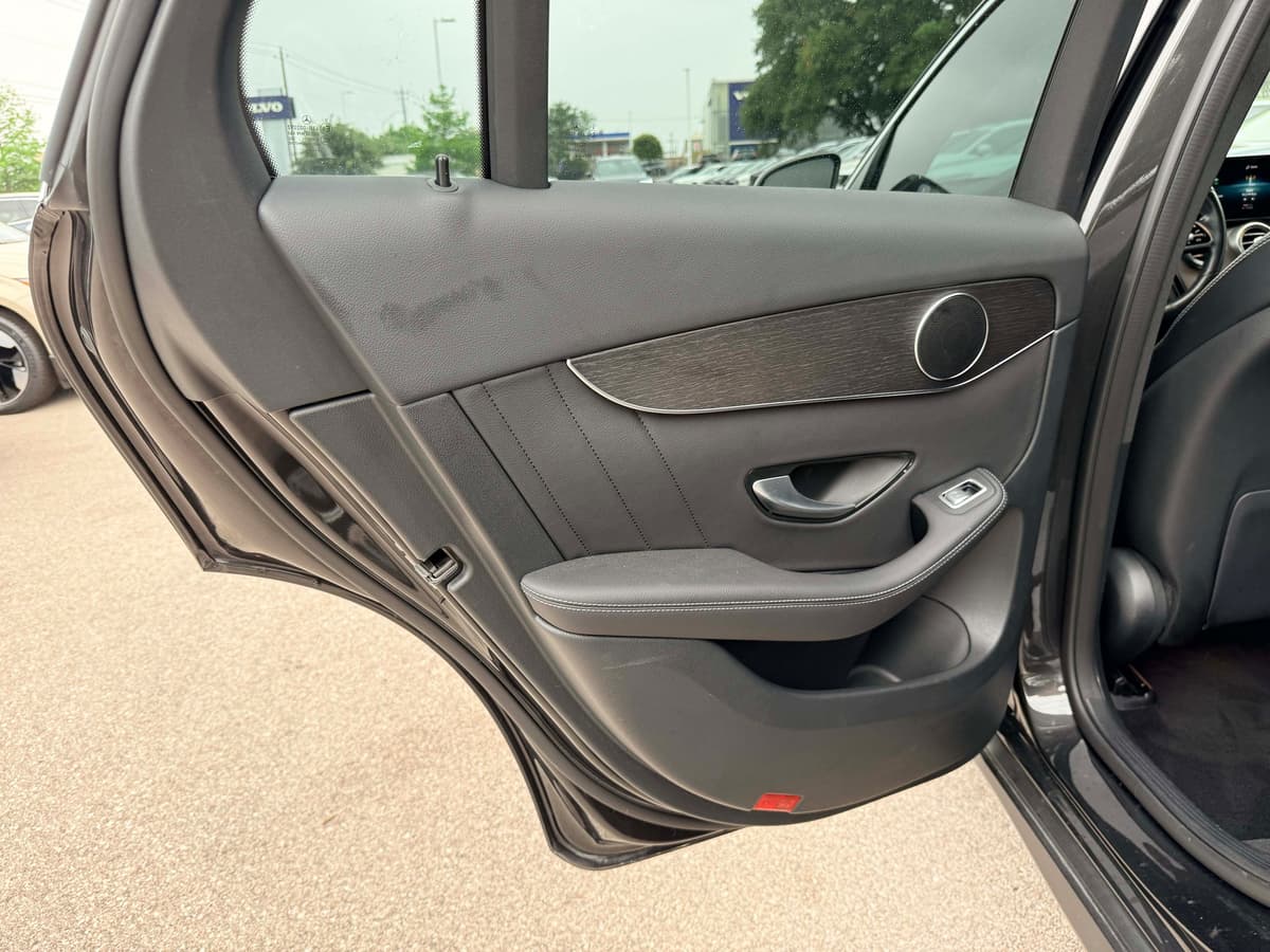 2022 Mercedes-Benz GLC 300 - Image 13