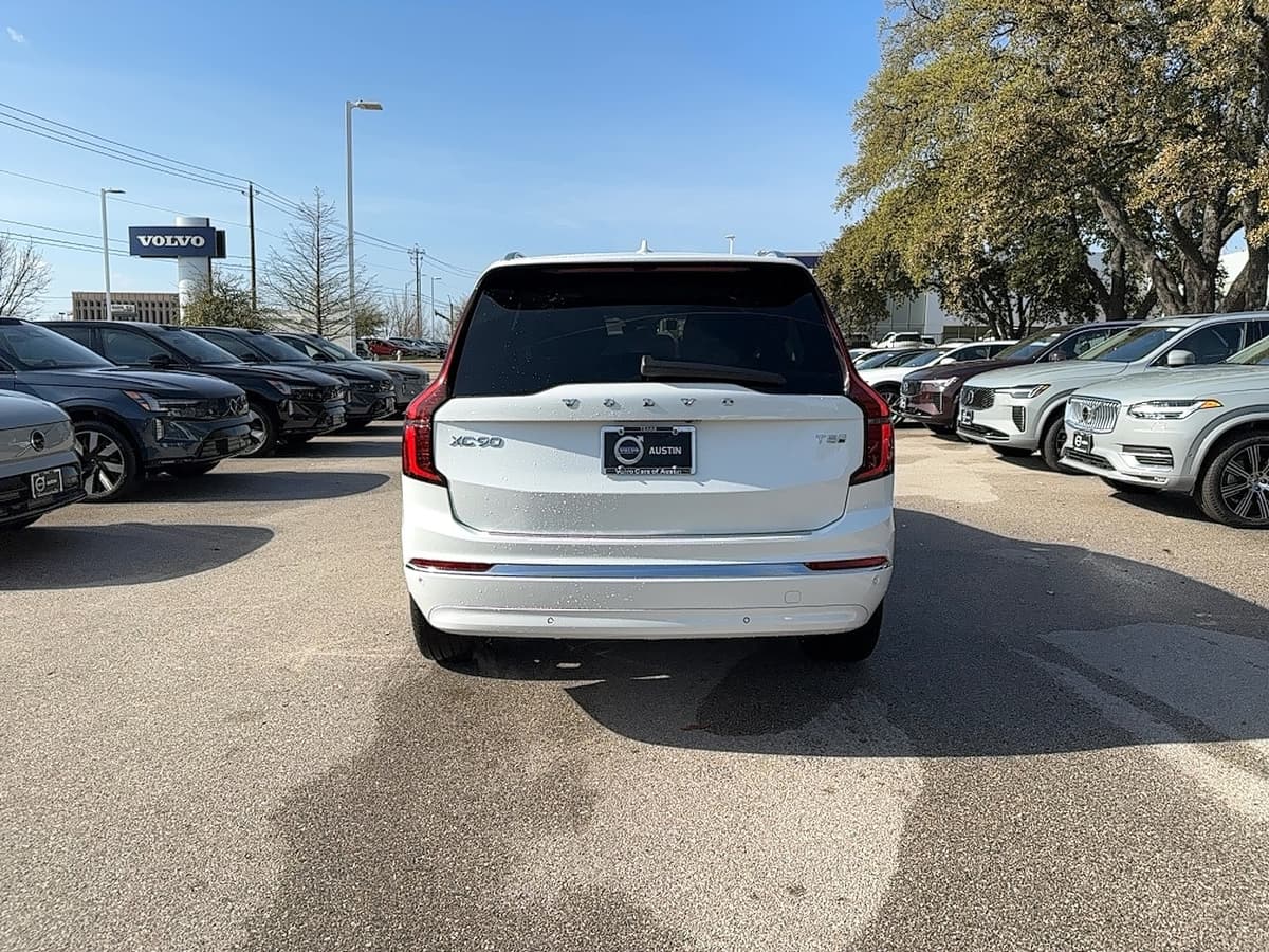 2025 Volvo XC90 plug-in hybrid - Image 5