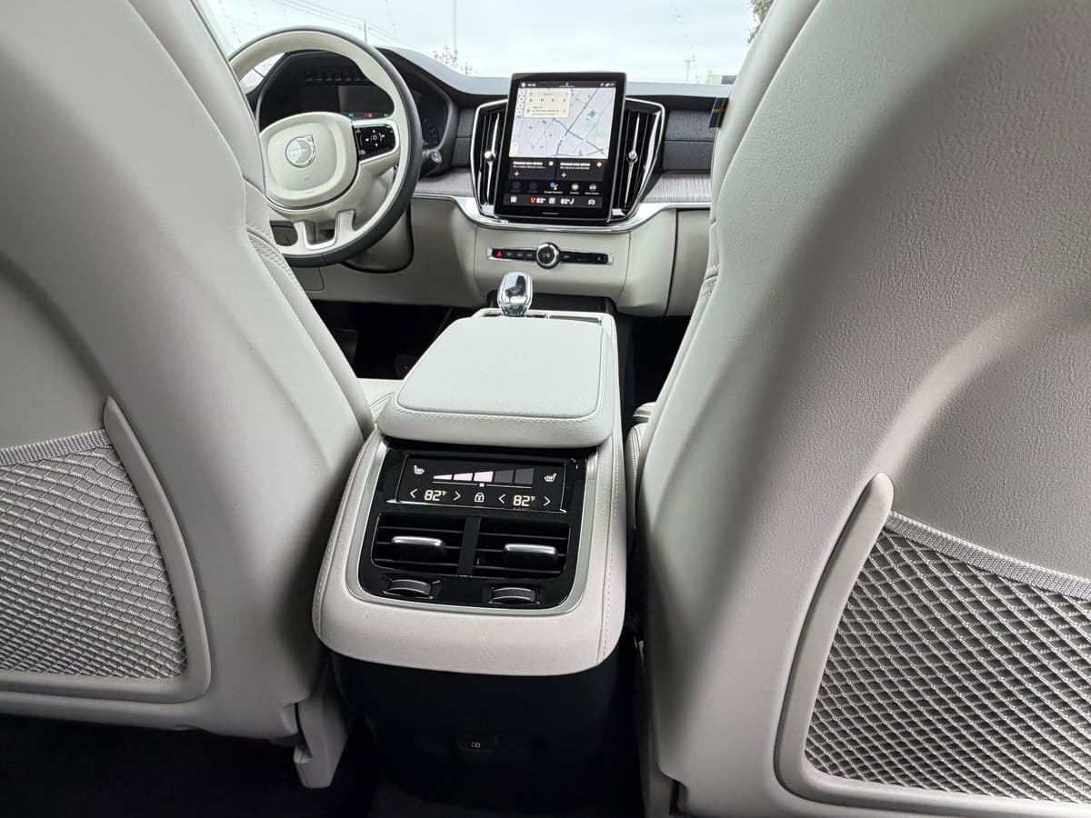 2026 Volvo XC90 - Image 12