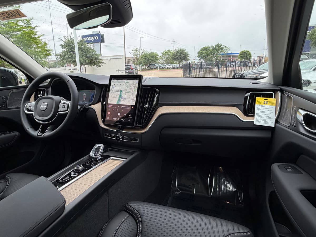 2026 Volvo XC60 - Image 10