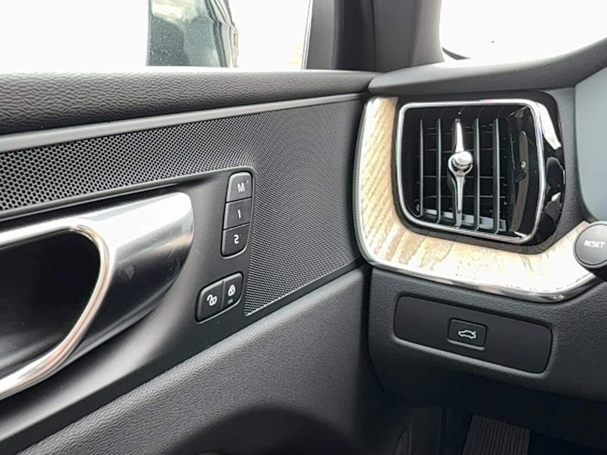 2026 Volvo XC60 - Image 19