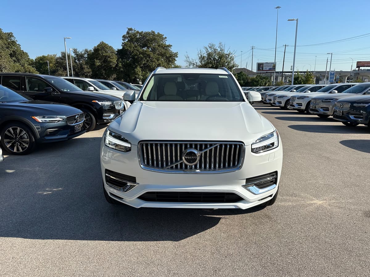 2025 Volvo XC90 plug-in hybrid - Image 6