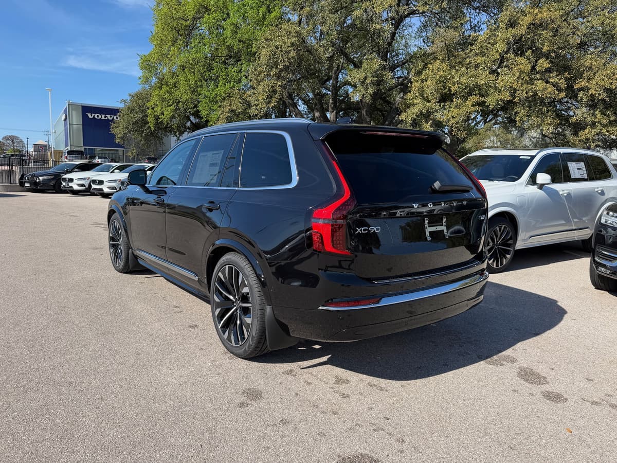 2026 Volvo XC90 plug-in hybrid - Image 4