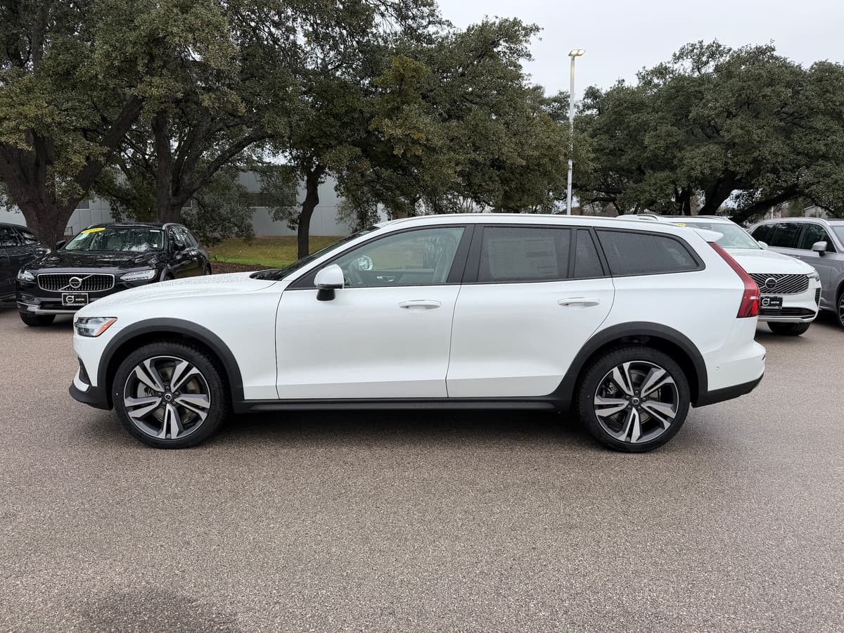 2026 Volvo V60 Cross Country - Image 3