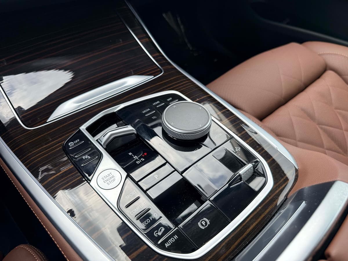 2026 BMW X7 - Image 28