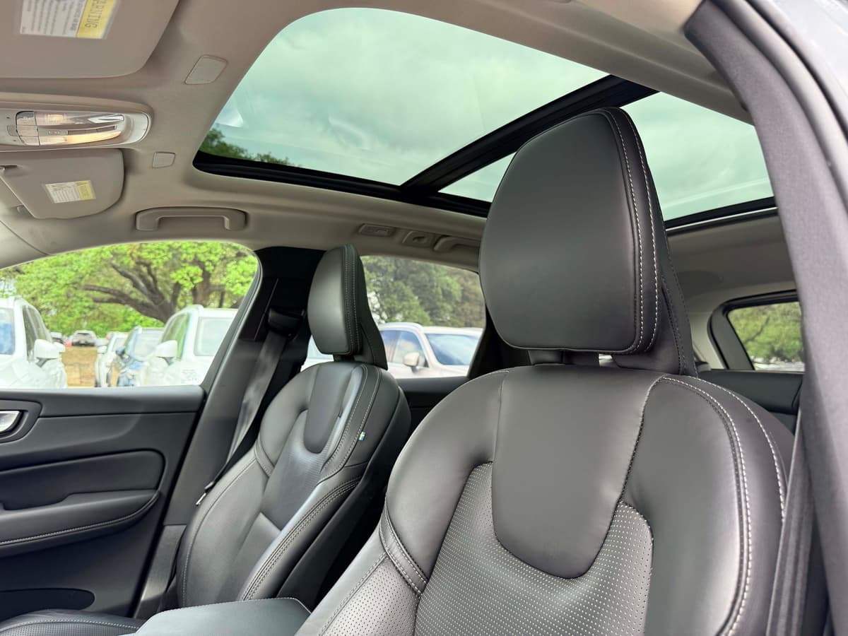 2024 Volvo XC60 plug-in hybrid - Image 12