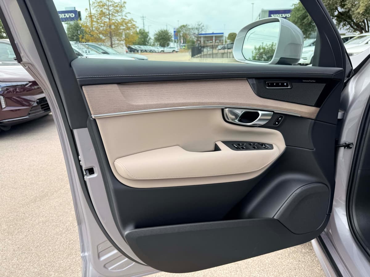 2026 Volvo XC90 - Image 11