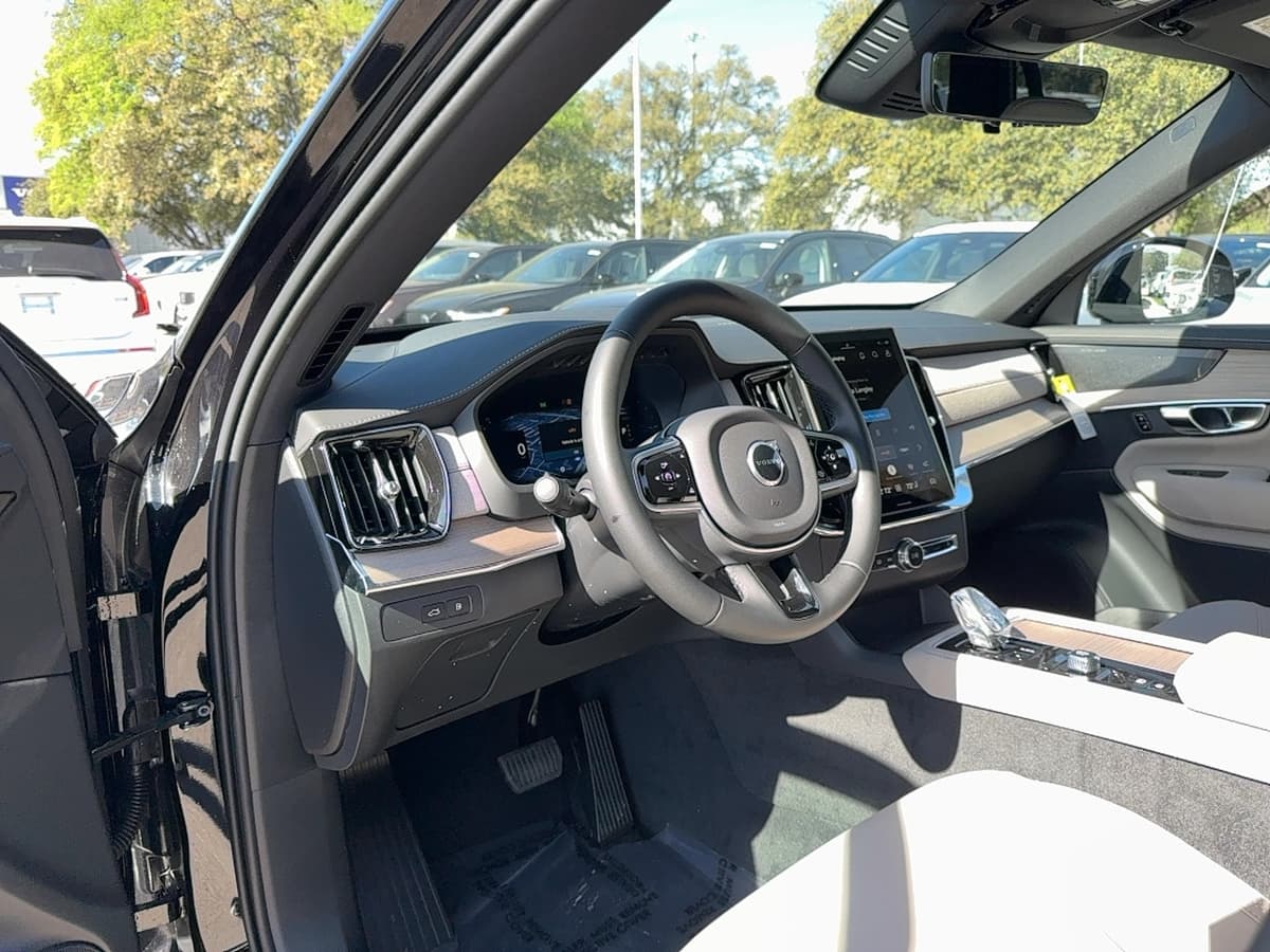 2026 Volvo XC90 plug-in hybrid - Image 11