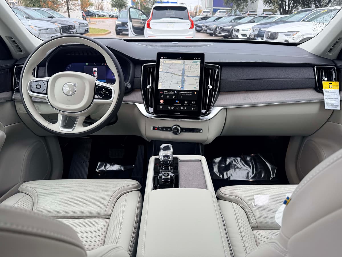 2026 Volvo XC90 plug-in hybrid - Image 18