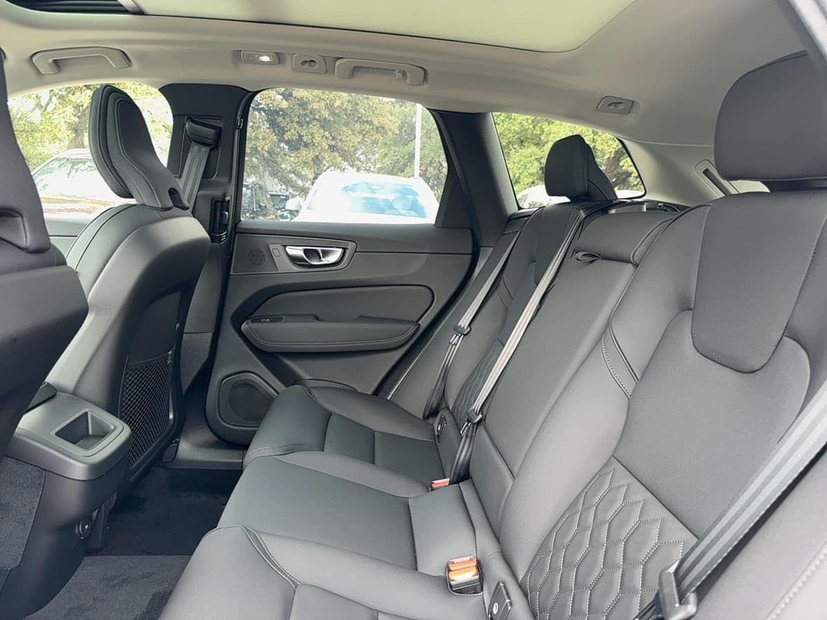 2026 Volvo XC60 - Image 16