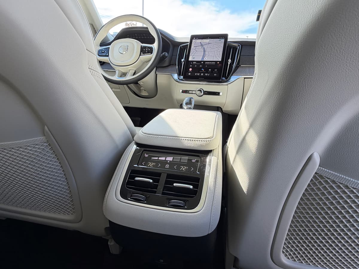 2026 Volvo XC90 - Image 12