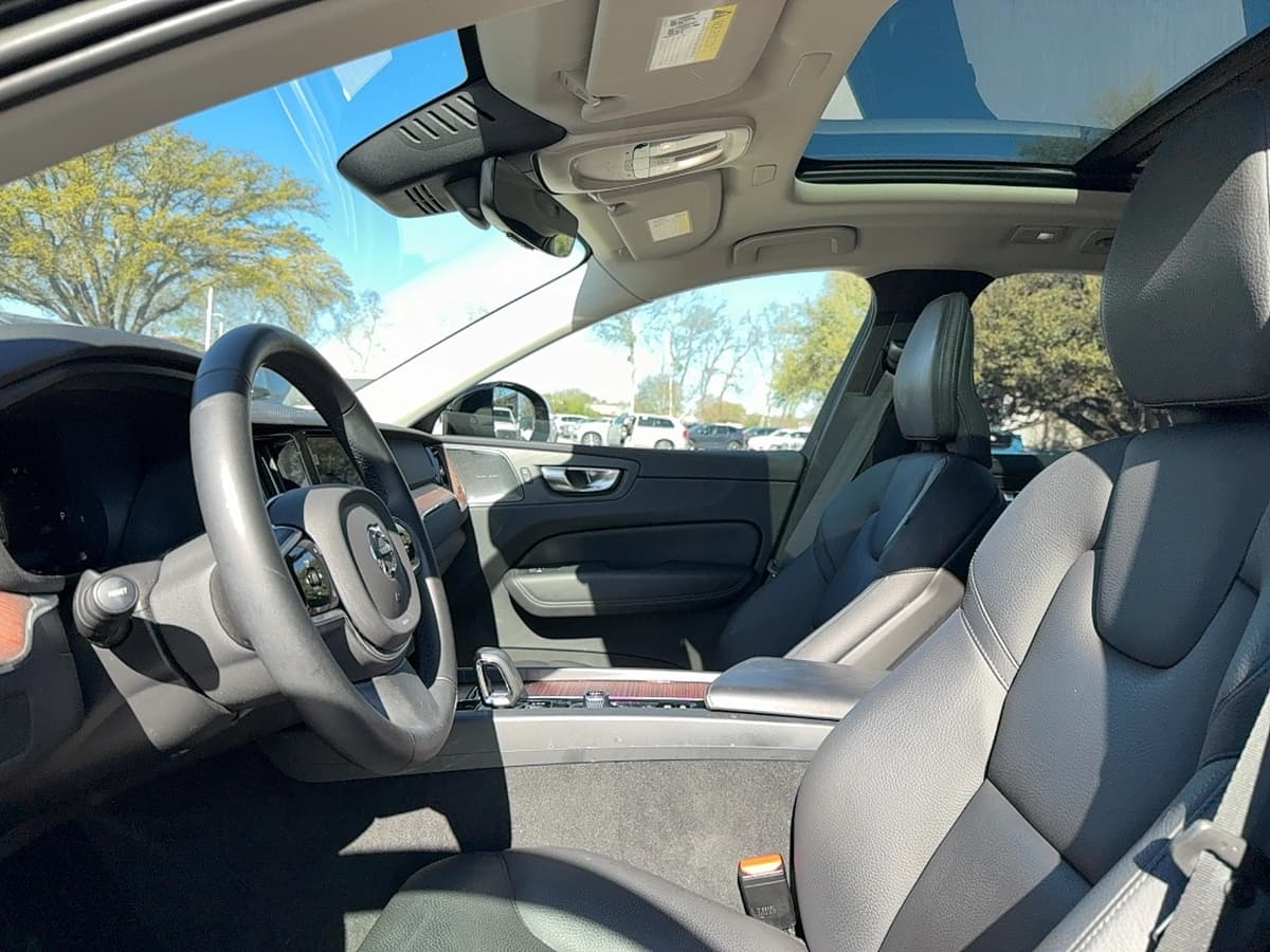 2023 Volvo XC60 - Image 8