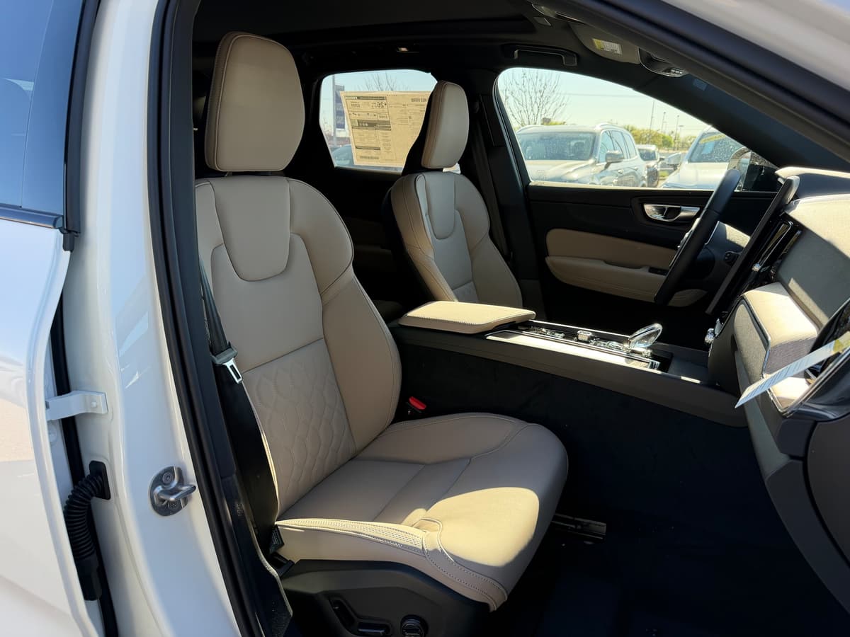 2026 Volvo XC60 - Image 8