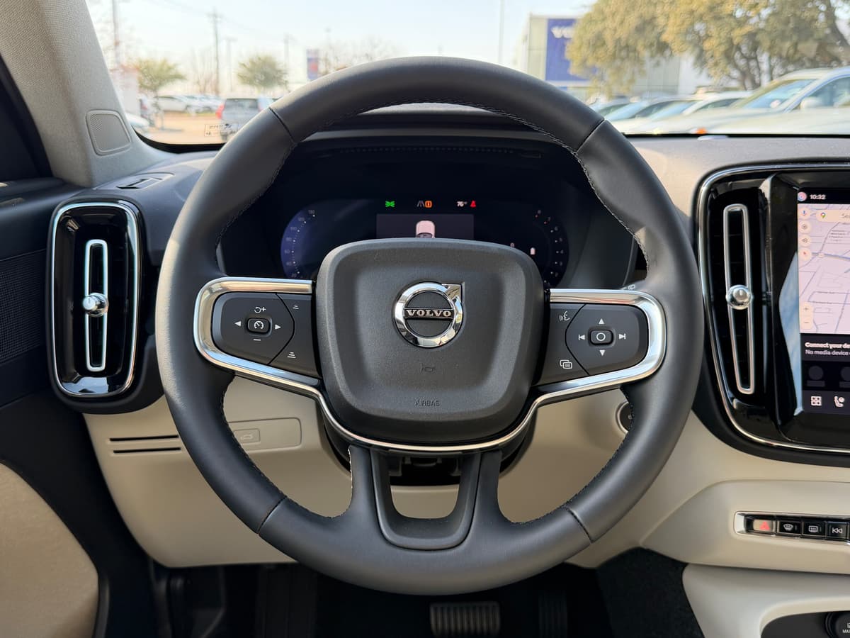 2026 Volvo XC40 - Image 14