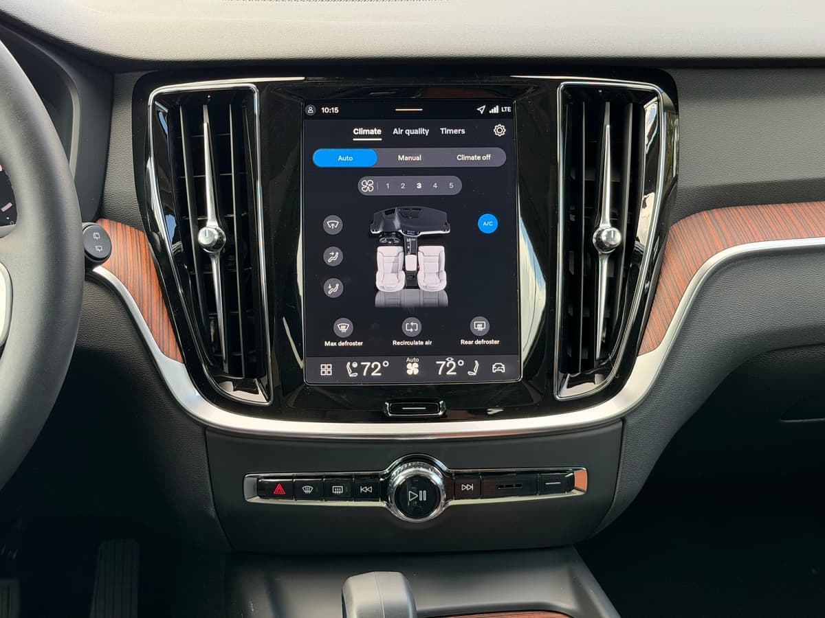 2026 Volvo V60 Cross Country - Image 12