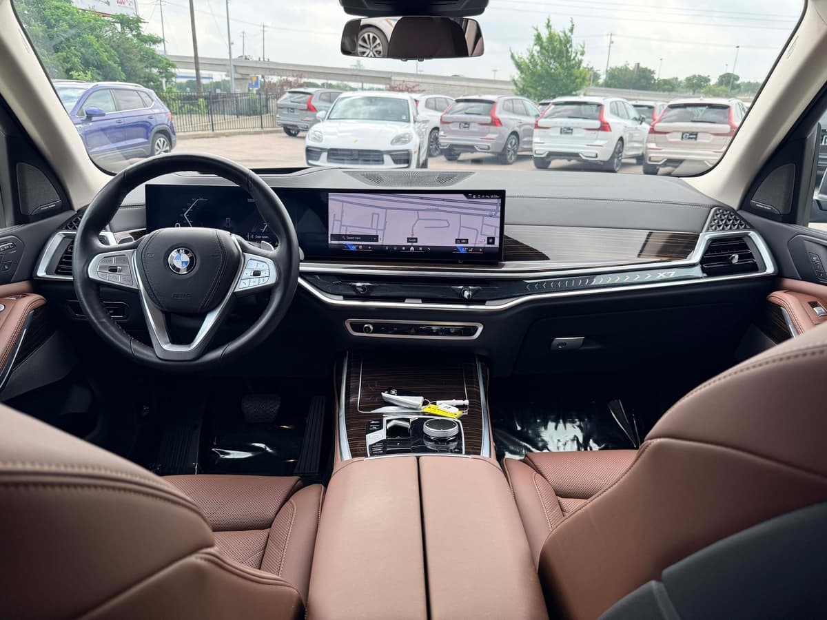 2026 BMW X7 - Image 21