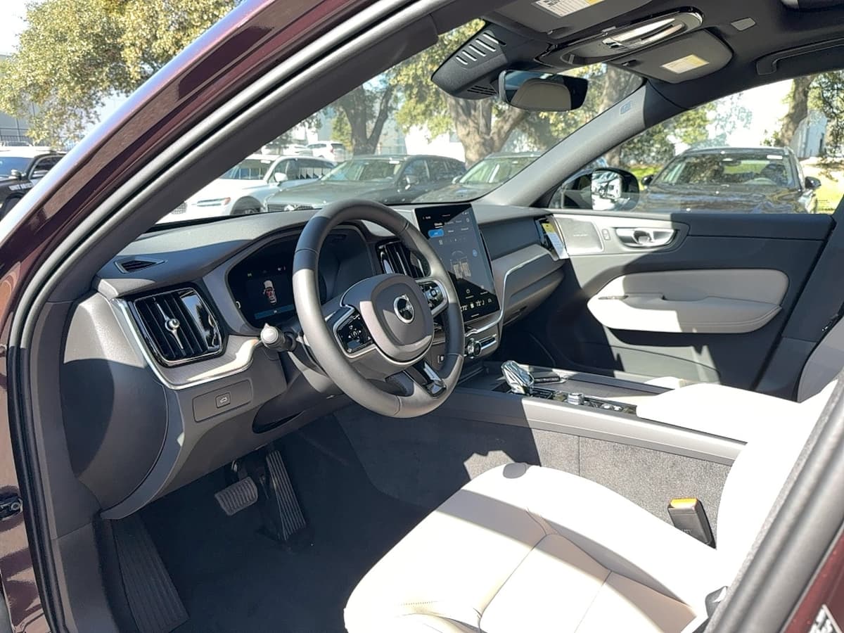 2026 Volvo XC60 - Image 10