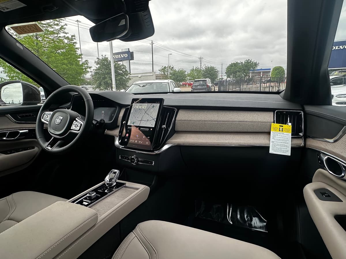 2025 Volvo XC90 - Image 11