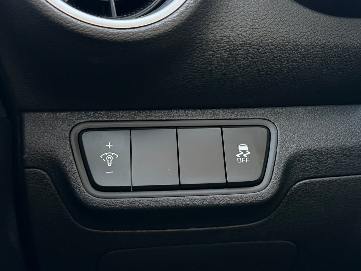 2023 Kia Forte - Image 20