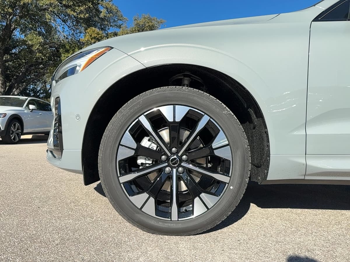 2026 Volvo XC60 - Image 11