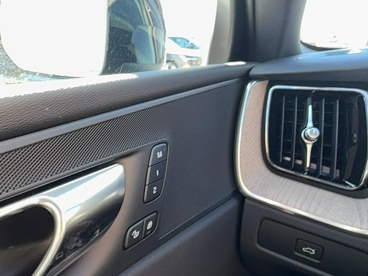 2026 Volvo XC60 - Image 19