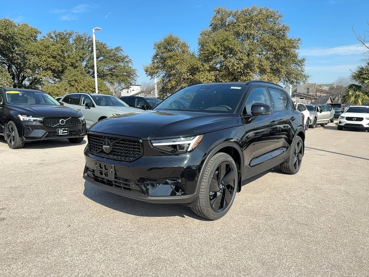 2026 Volvo XC40 - Image 2