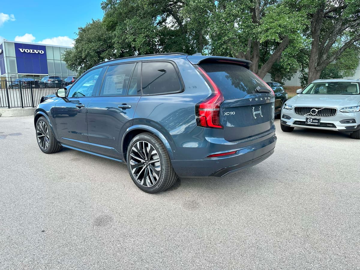 2026 Volvo XC90 - Image 4