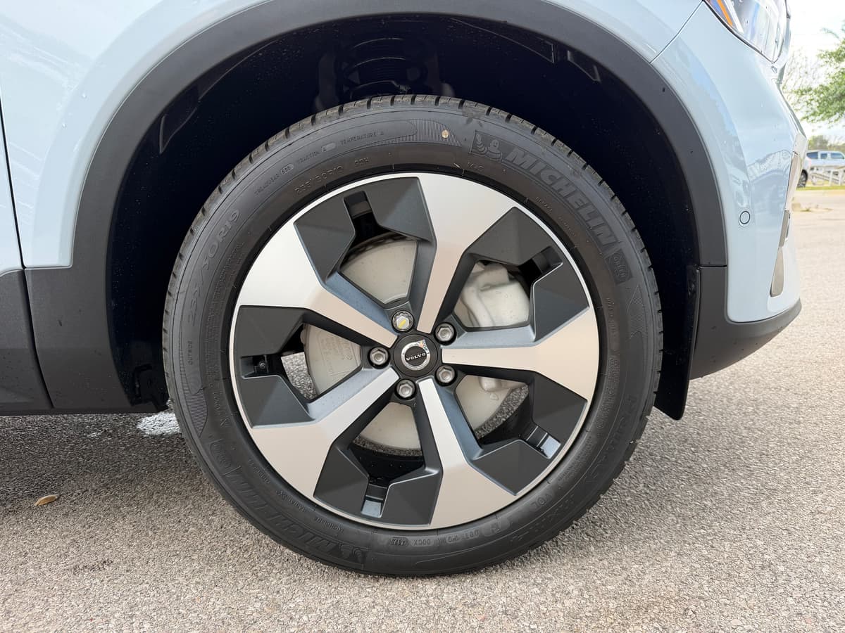 2026 Volvo XC40 - Image 7