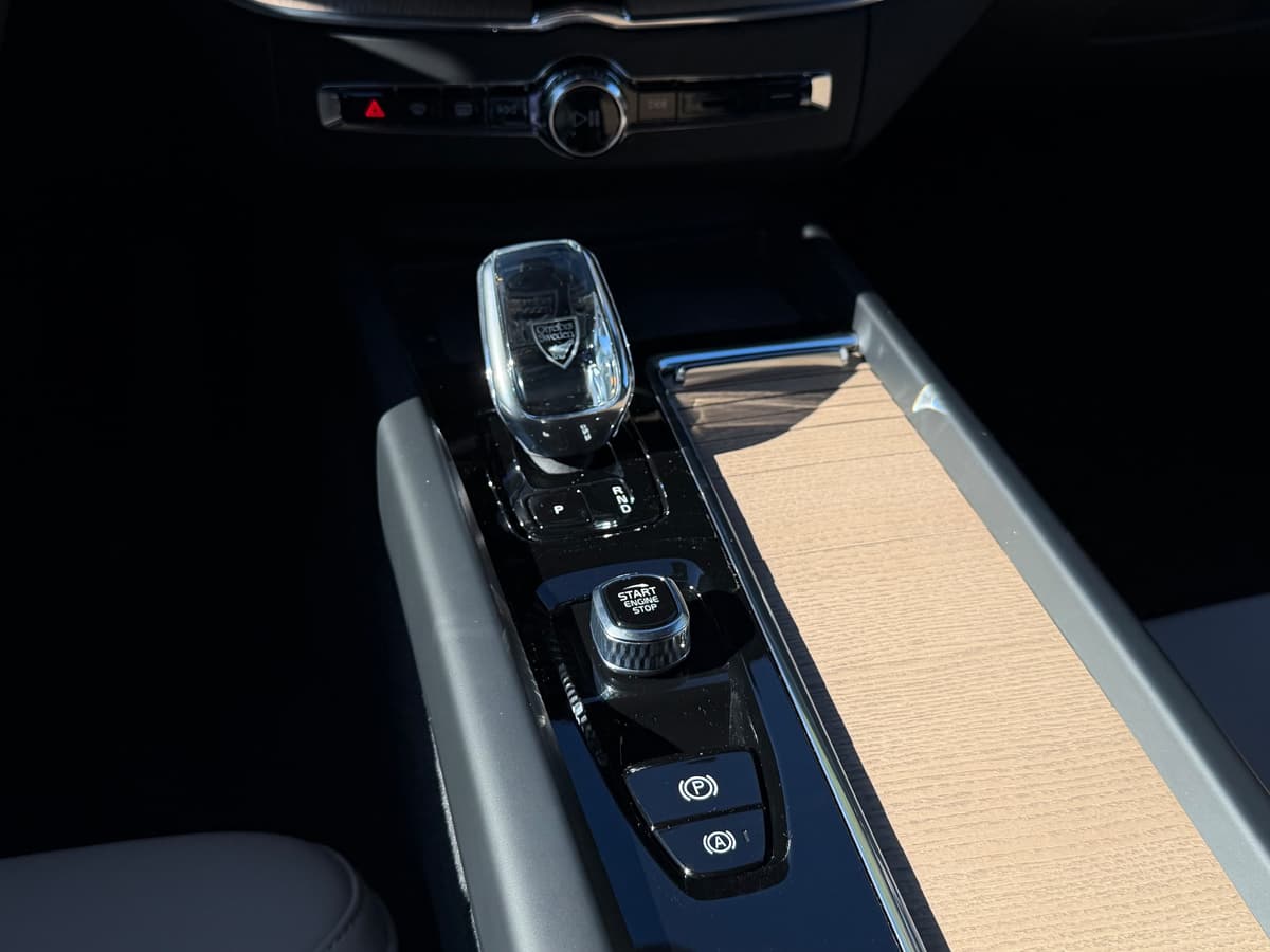 2026 Volvo XC60 - Image 13