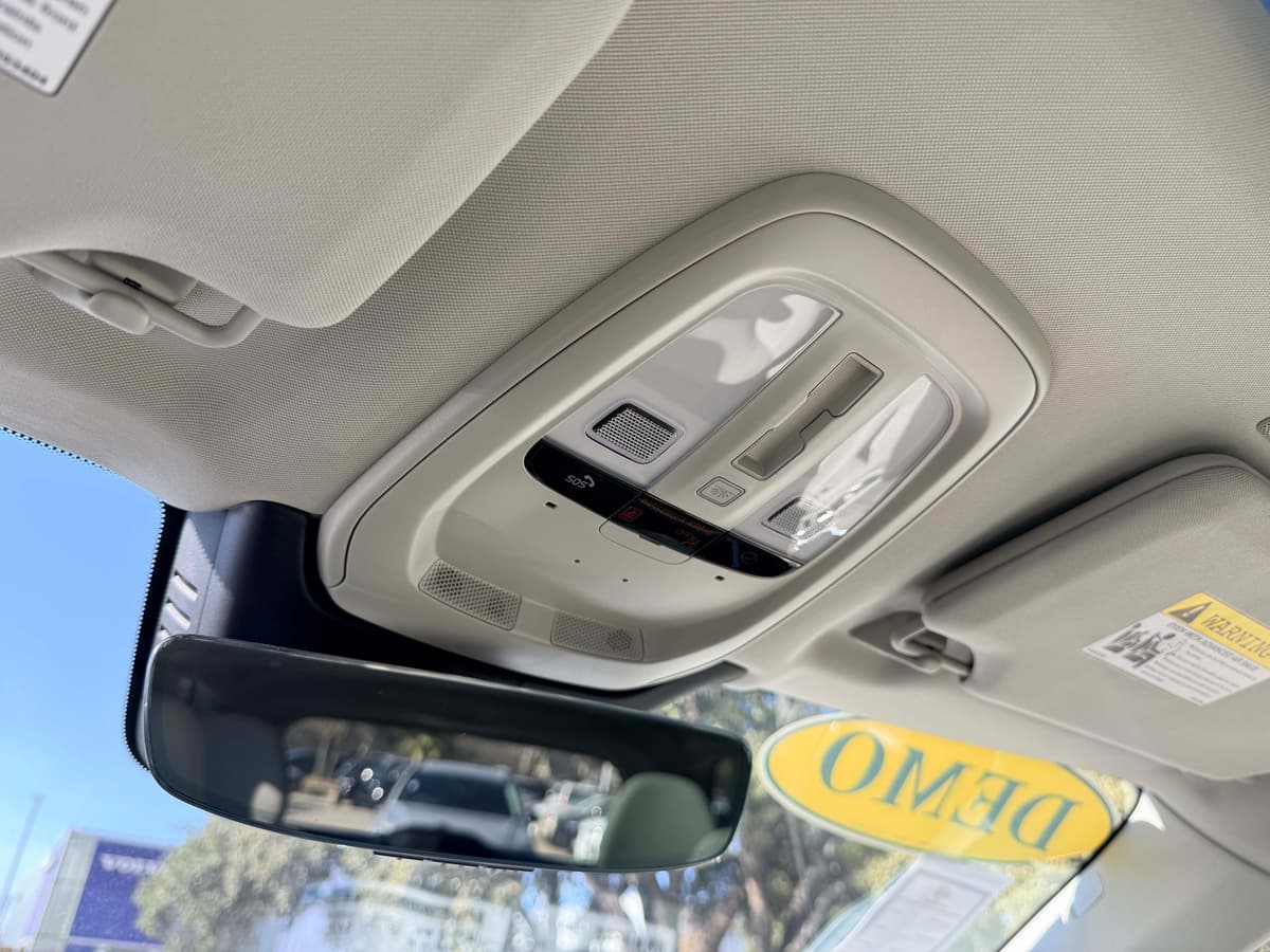 2025 Volvo XC90 - Image 27