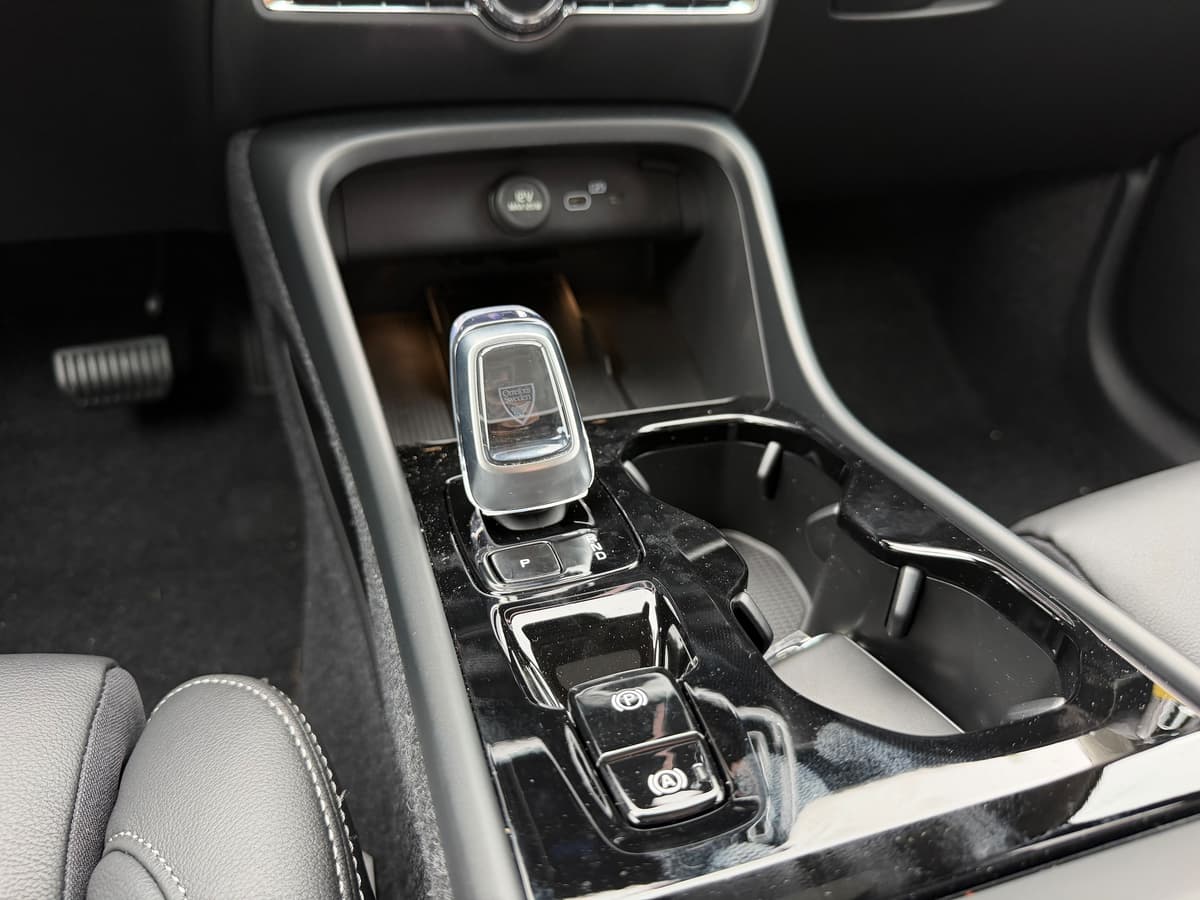 2026 Volvo XC40 - Image 12