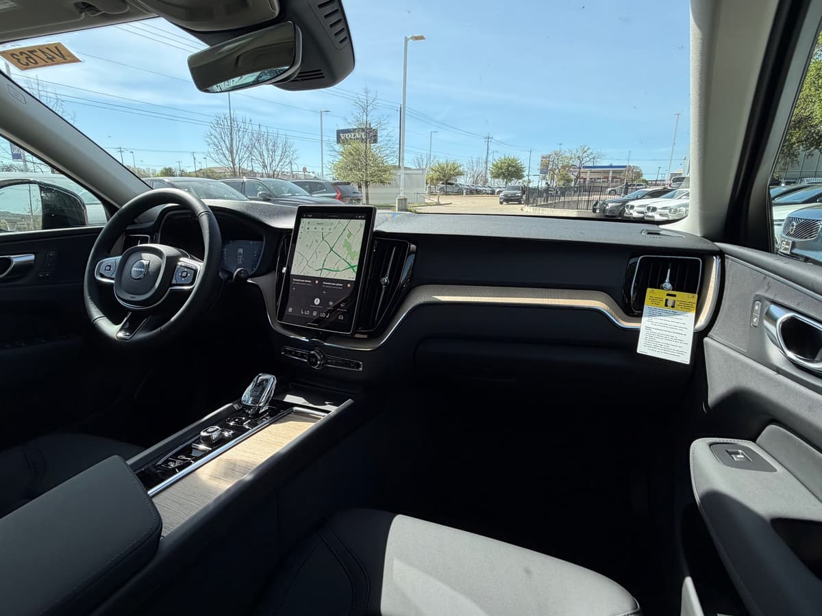 2026 Volvo XC60 - Image 9