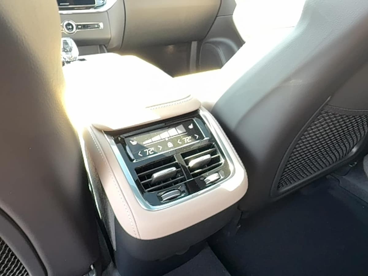 2026 Volvo XC90 - Image 16