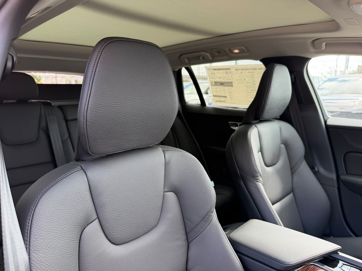 2026 Volvo V60 Cross Country - Image 9