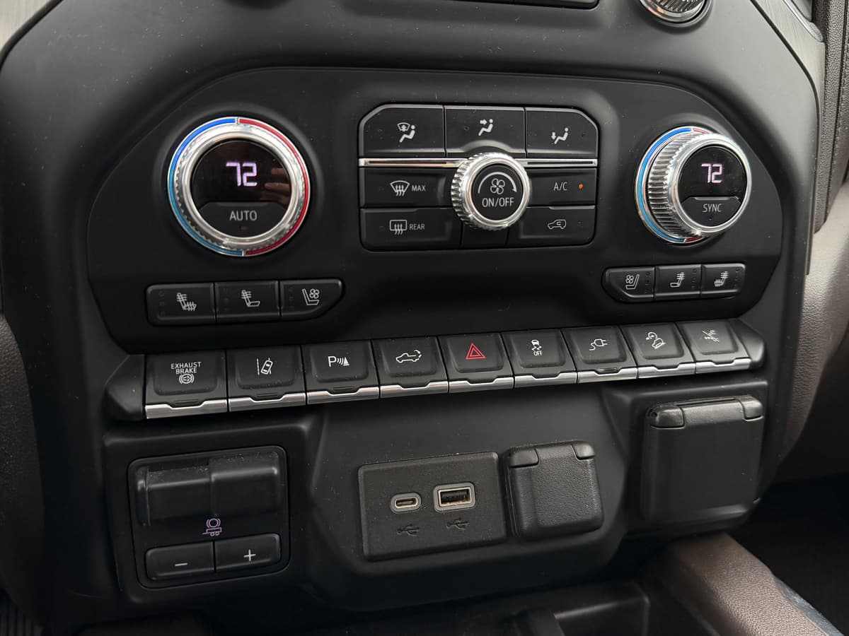 2022 GMC Sierra 2500 HD - Image 17