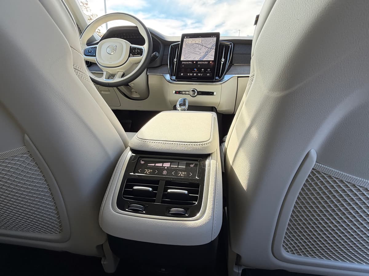 2026 Volvo XC90 - Image 12