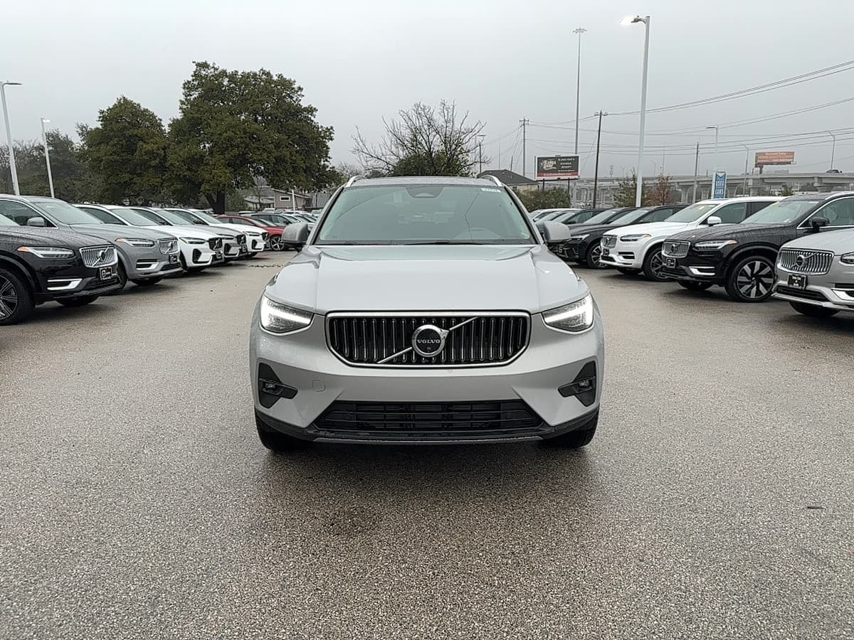 2025 Volvo XC40 - Image 9