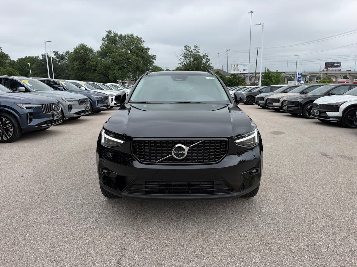 2026 Volvo XC40 - Image 5