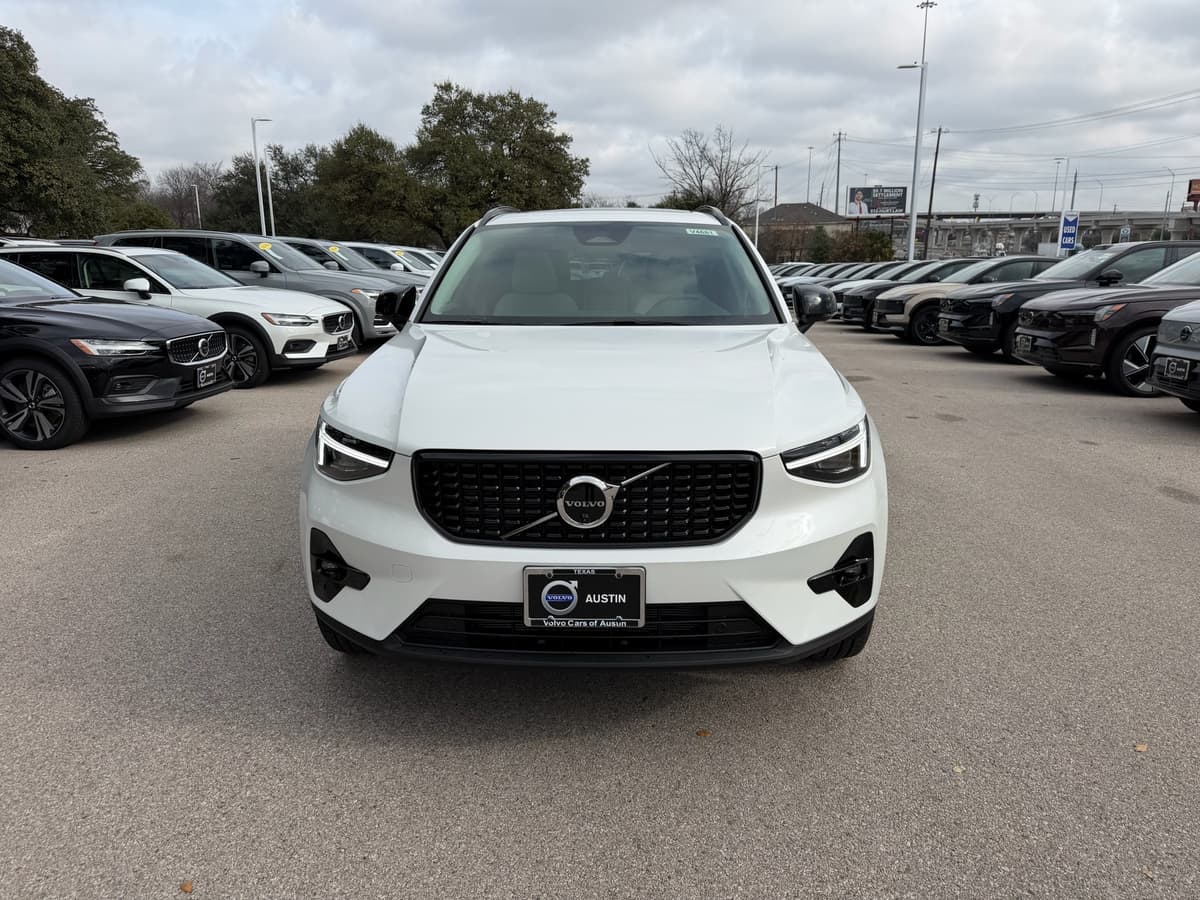 2026 Volvo XC40 - Image 6
