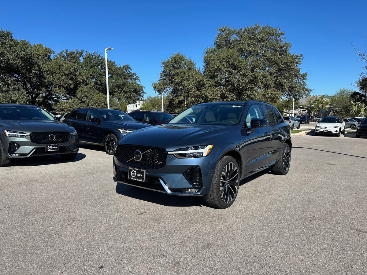 2026 Volvo XC60 - Image 2