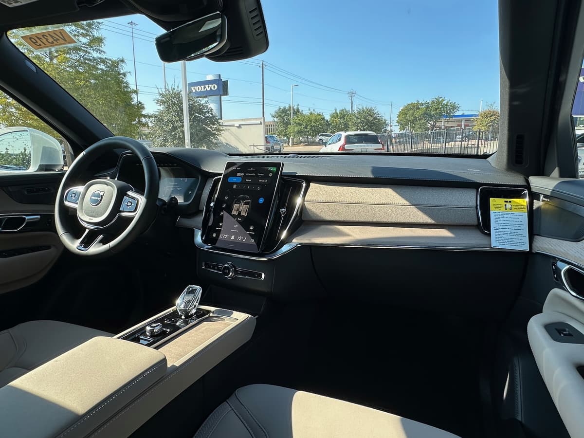 2026 Volvo XC90 plug-in hybrid - Image 10