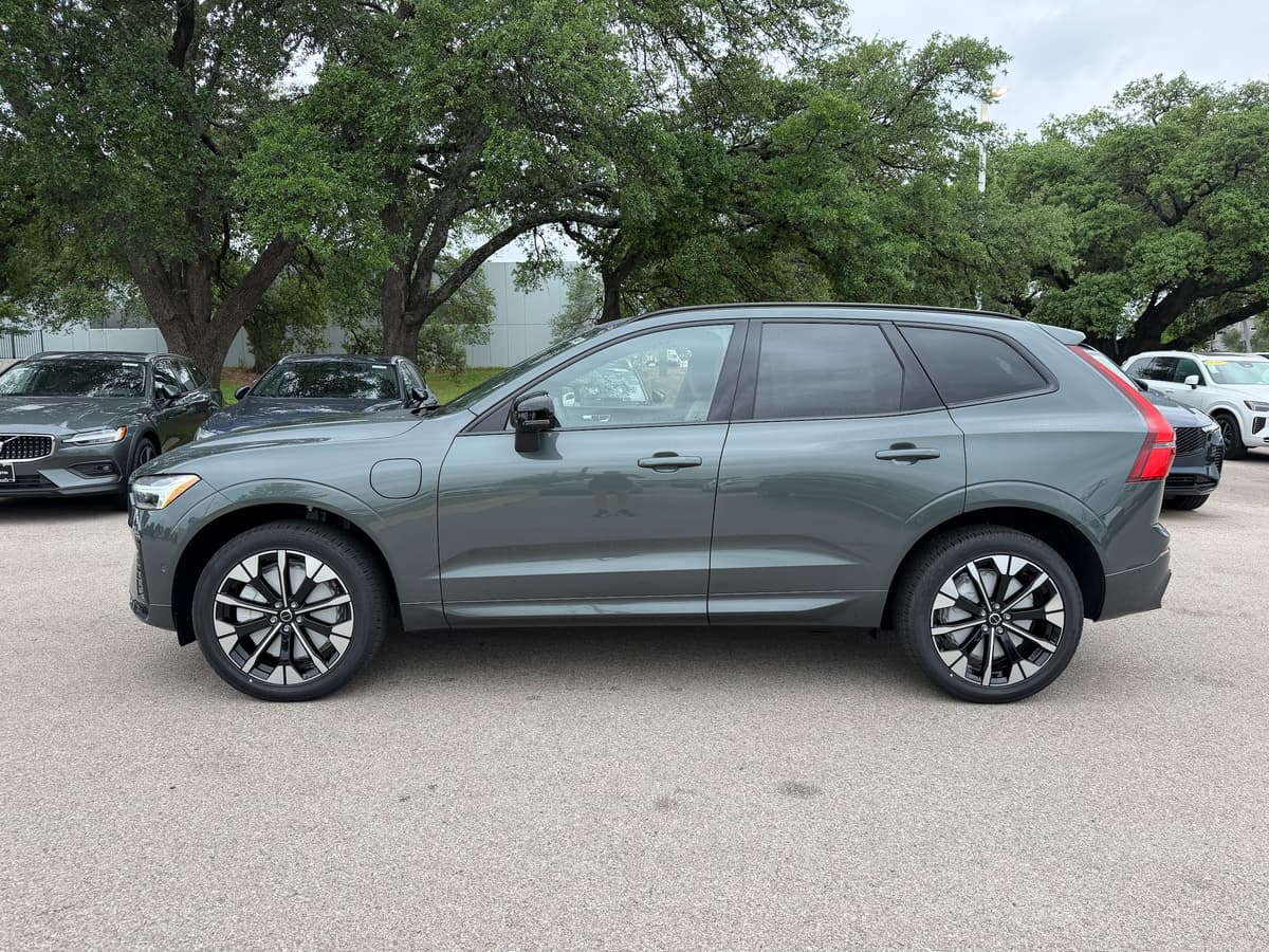 2026 Volvo XC60 plug-in hybrid - Image 3